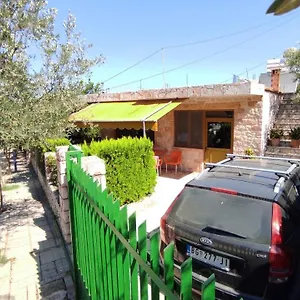 altin-skrapari-guesthouse.albaniahotels.org/